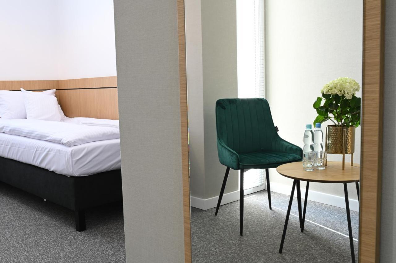 Hotel Parrot ラシン エクステリア 写真